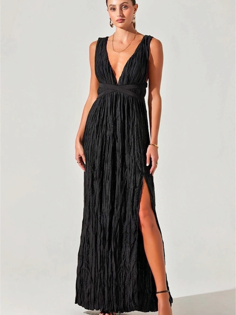 ASTR the Label Tesni Pleated Maxi Dress Black